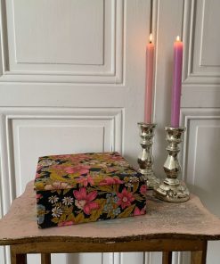 Alternative view of Ancienne boîte à couture